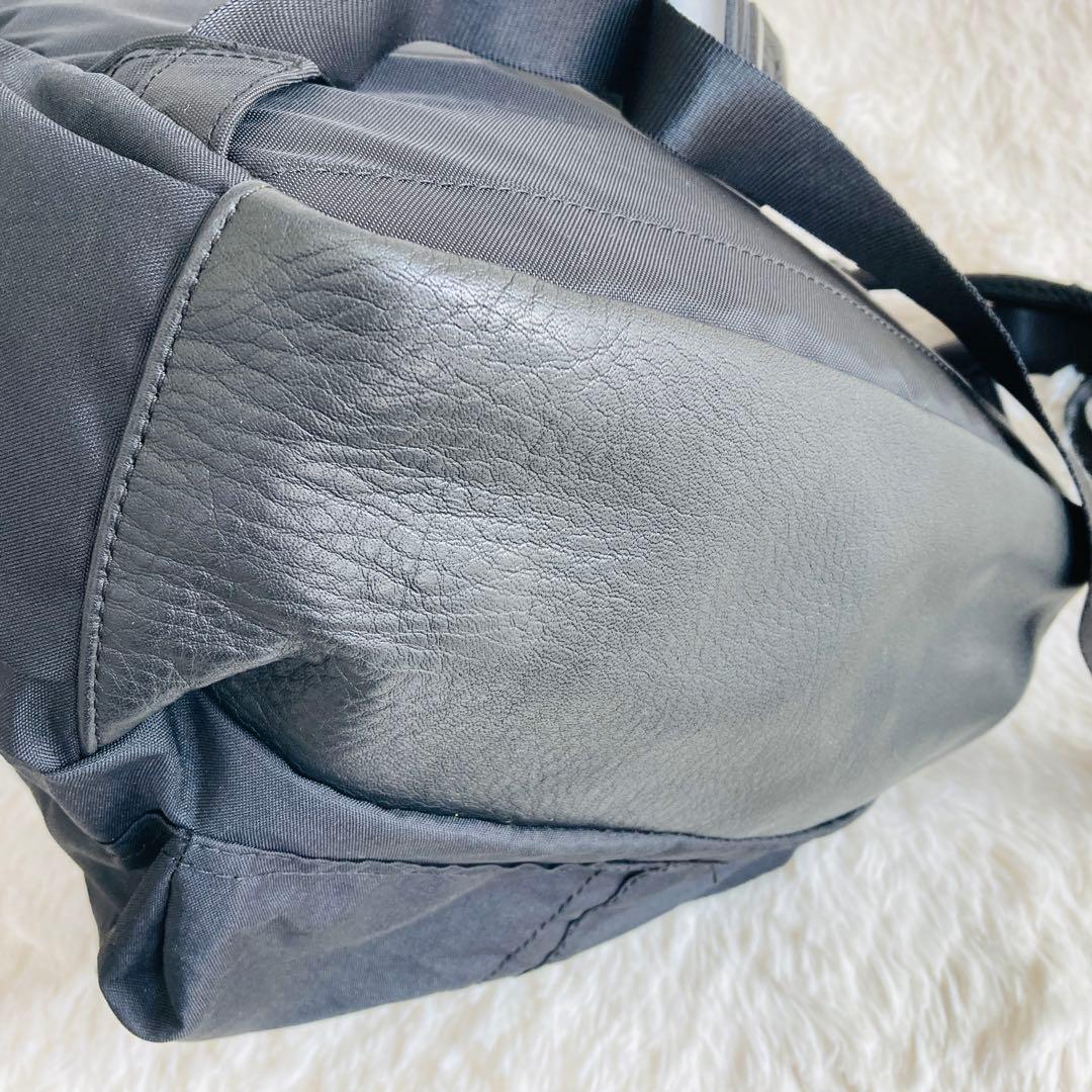 【極美品】イアパピヨネ 撥水レザーコンビライトリュック ブラック ユニセックス