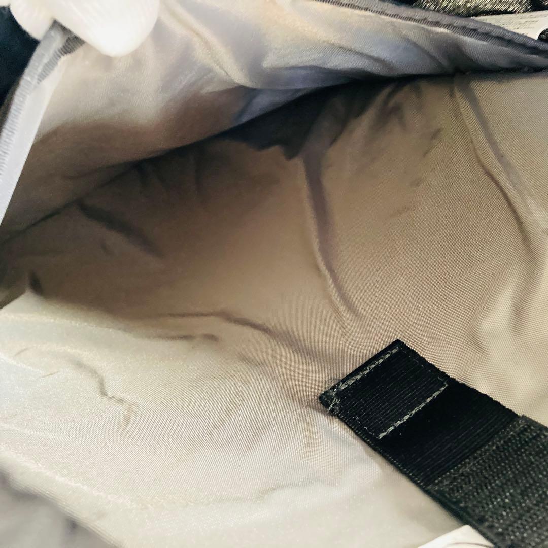 【極美品】イアパピヨネ 撥水レザーコンビライトリュック ブラック ユニセックス