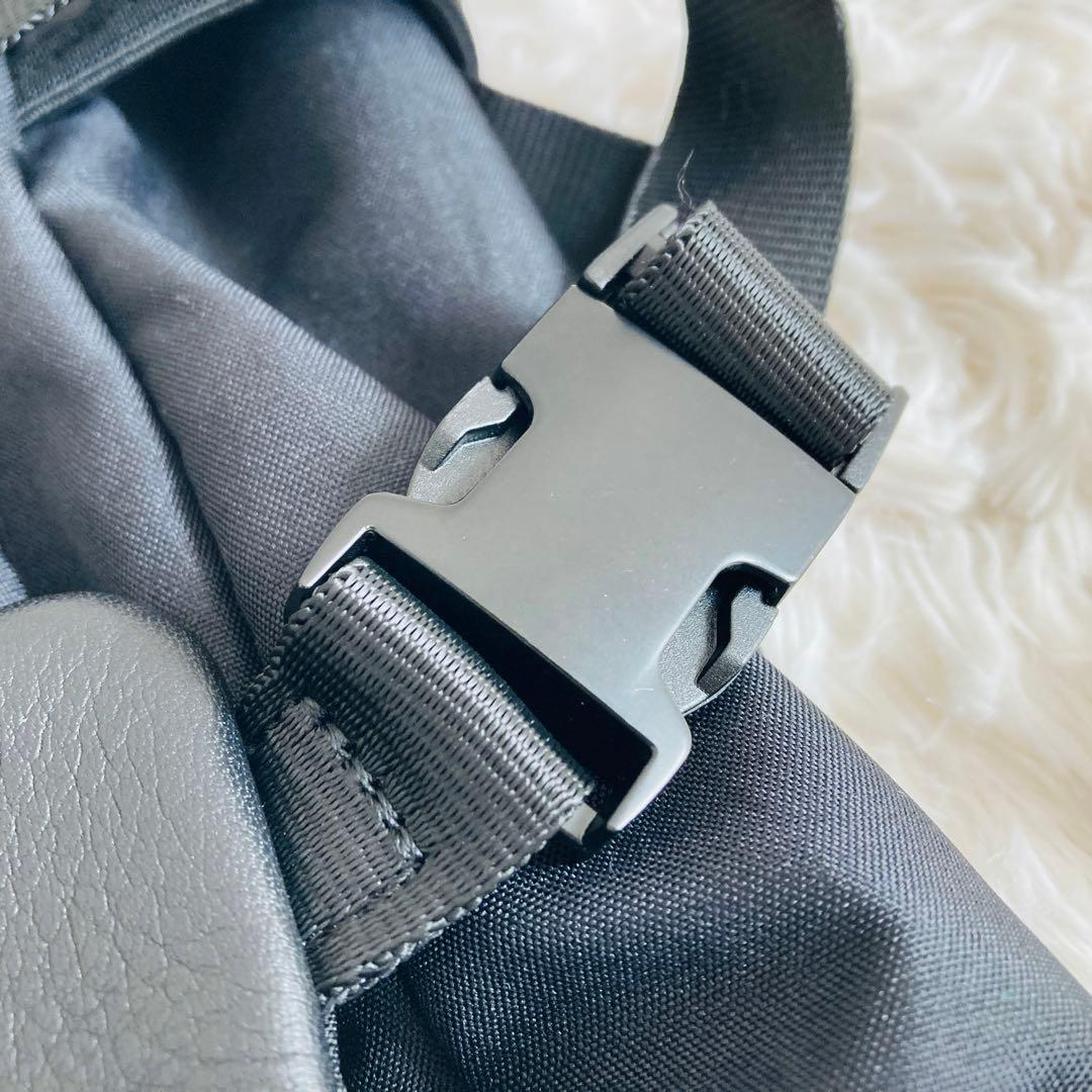 【極美品】イアパピヨネ 撥水レザーコンビライトリュック ブラック ユニセックス