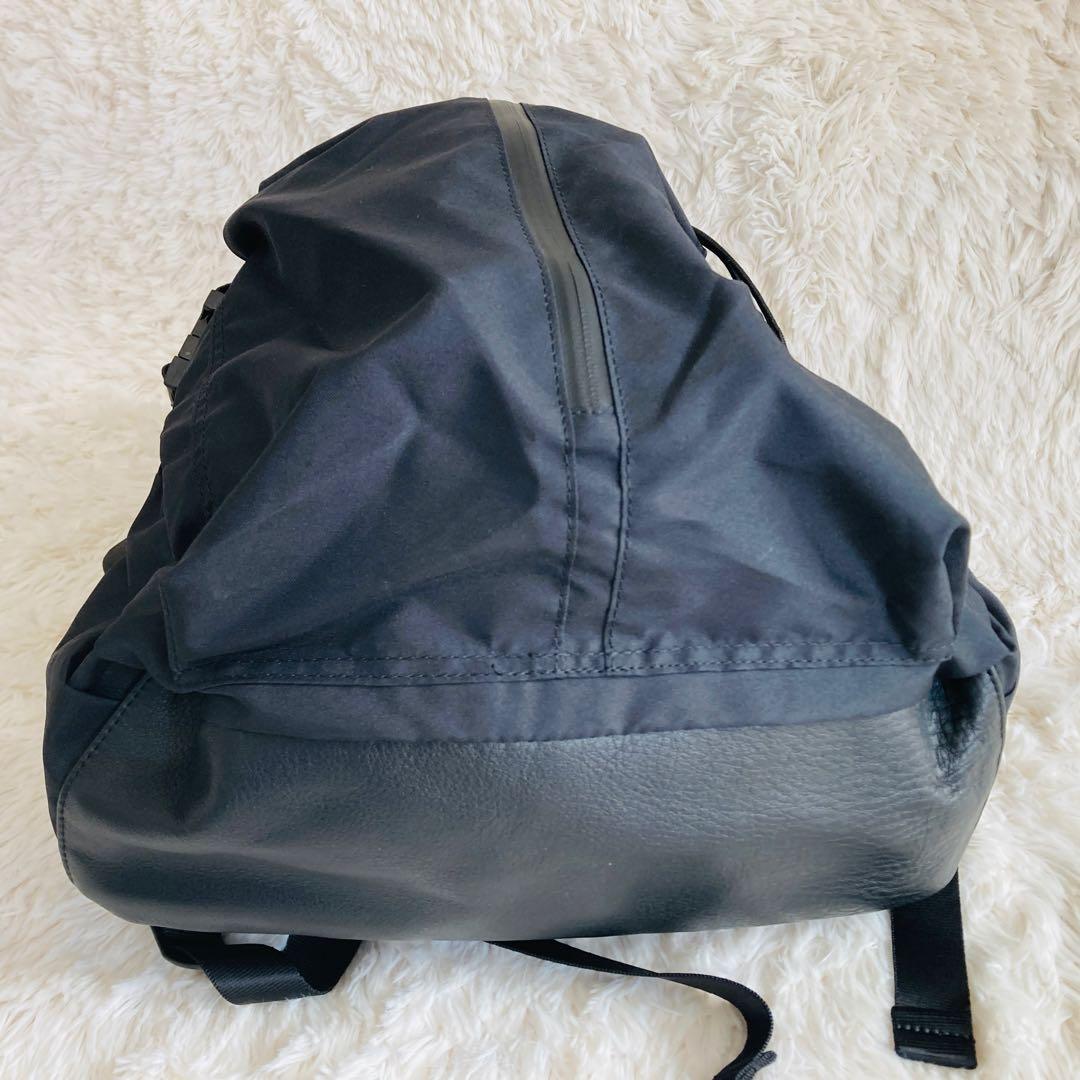 【極美品】イアパピヨネ 撥水レザーコンビライトリュック ブラック ユニセックス
