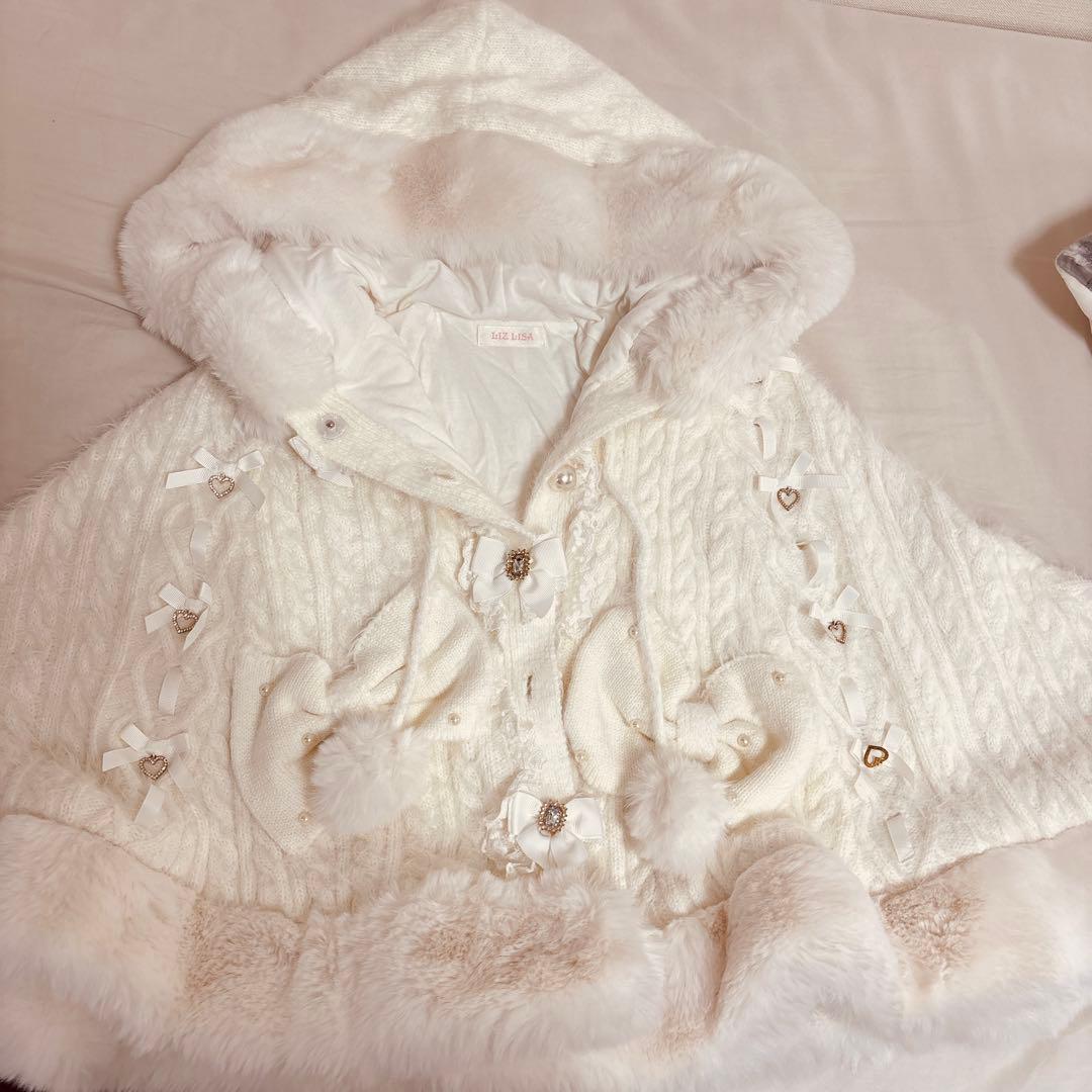 リズリサ LIZLISA ポンポンリボンニットファーポンチョ ホワイト