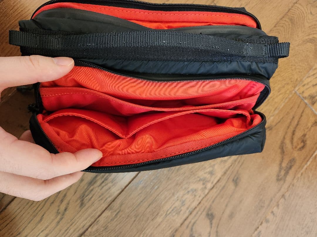 トポロジー topologie ボトルサコッシュ black puffer