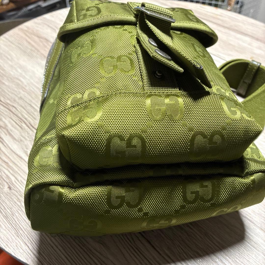 GUCCI グッチ　♡未使用に近い♡ ボディバッグ　カーキ色　オフザグリッド