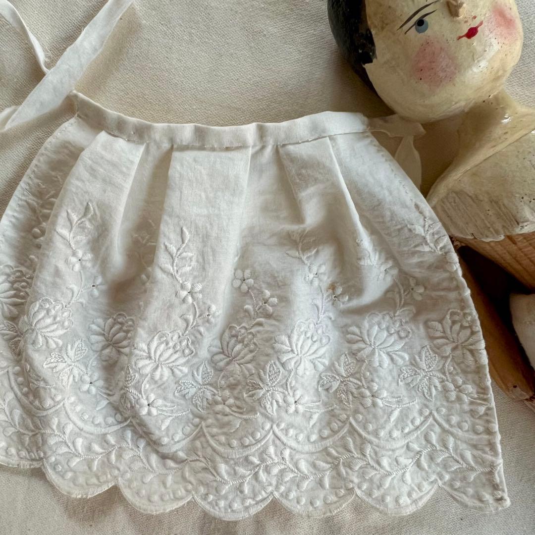 ペグドール　白い装い　オランダorドイツ製　アンティーク