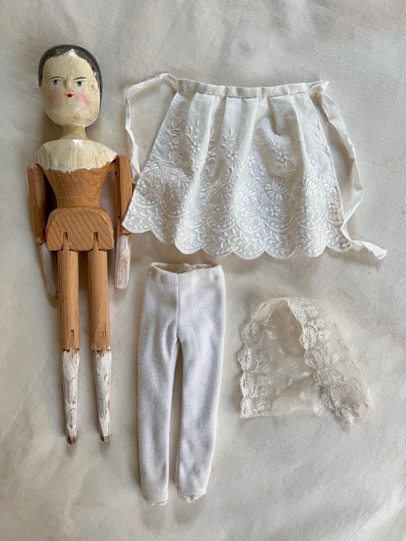ペグドール　白い装い　オランダorドイツ製　アンティーク