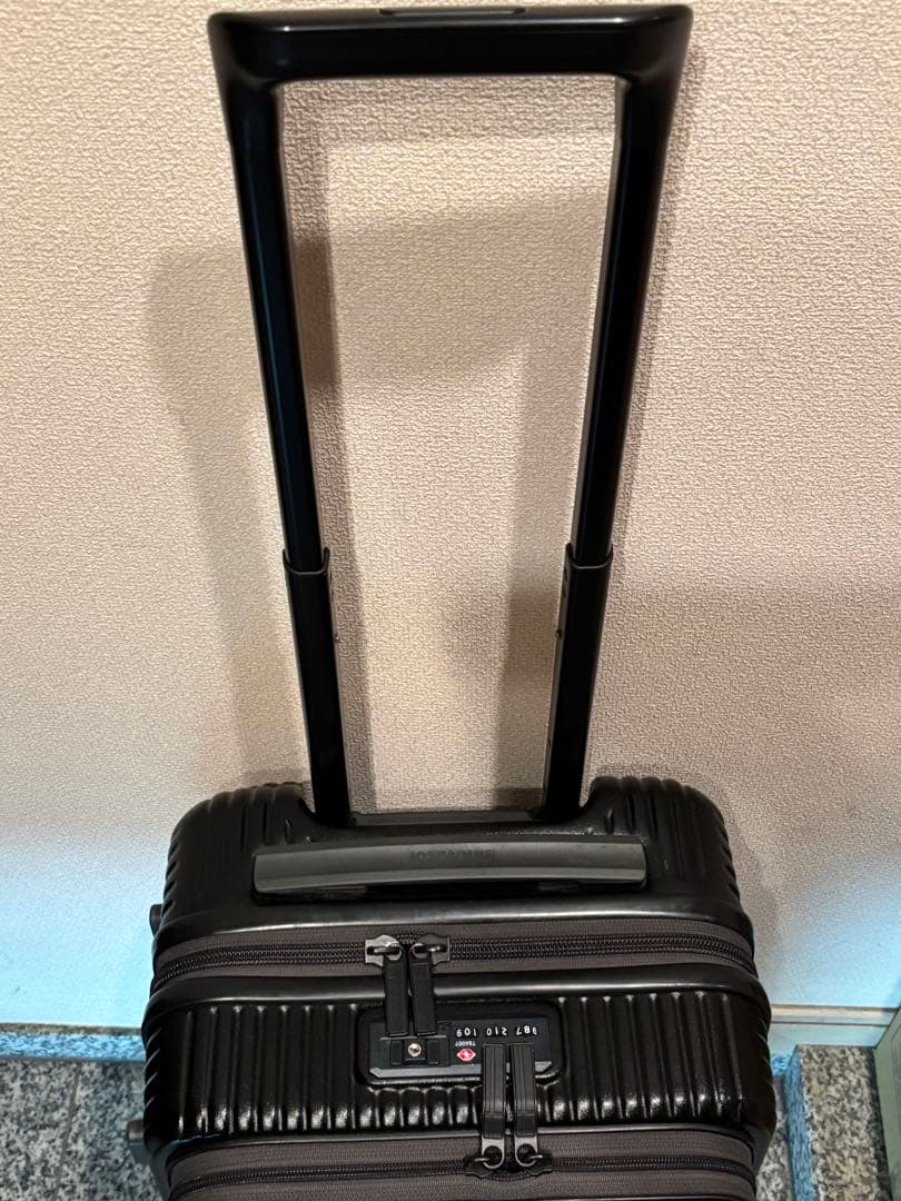 【GW直前SALE】イノベーター機内持込サイズ4輪キャリーケース黒　TSAロック