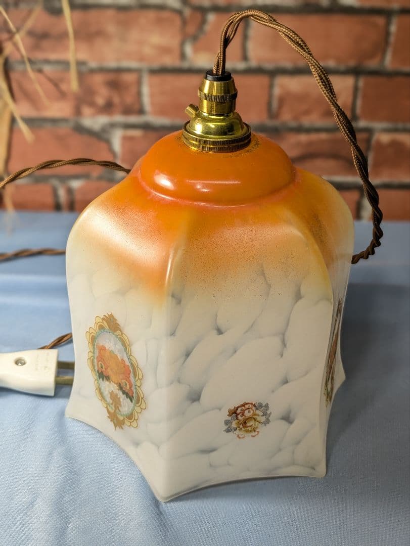 イギリス アンティーク ペンダントライト ガラスシェード 黄 配線、電球付き