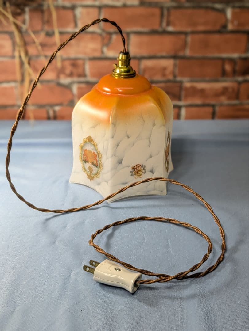 イギリス アンティーク ペンダントライト ガラスシェード 黄 配線、電球付き