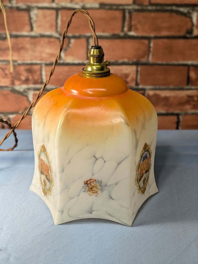 イギリス アンティーク ペンダントライト ガラスシェード 黄 配線、電球付き