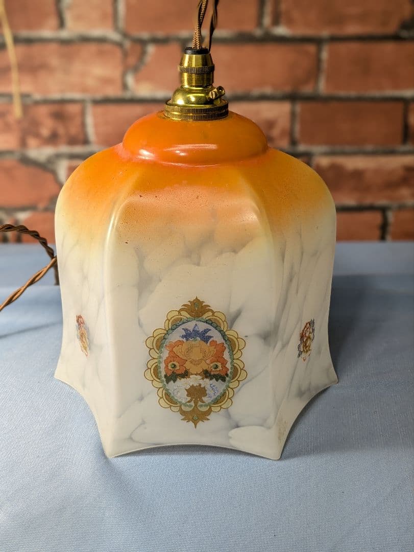 イギリス アンティーク ペンダントライト ガラスシェード 黄 配線、電球付き