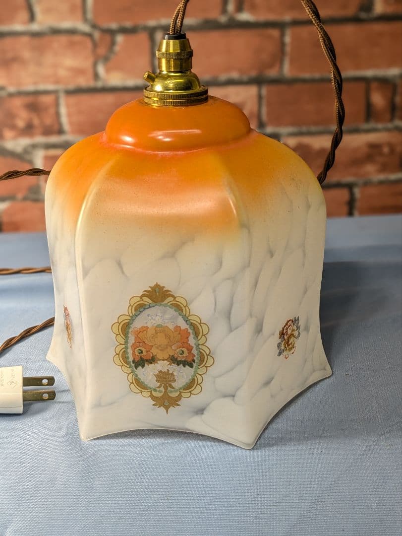 イギリス アンティーク ペンダントライト ガラスシェード 黄 配線、電球付き