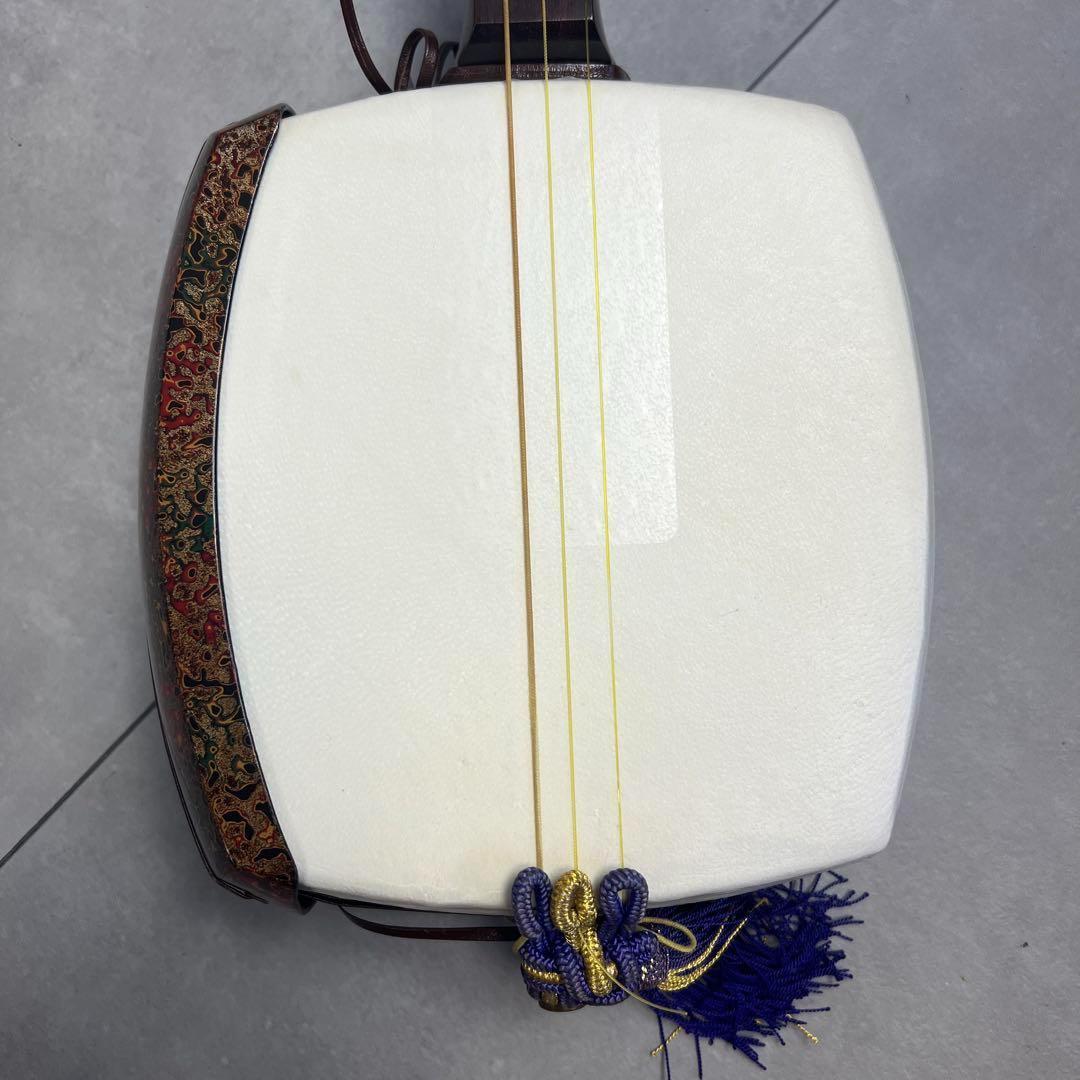 メンテナンス済み　津軽三味線　紅木　糸巻　ニ本溝　正寸　津軽塗胴掛け　べっ甲バチ