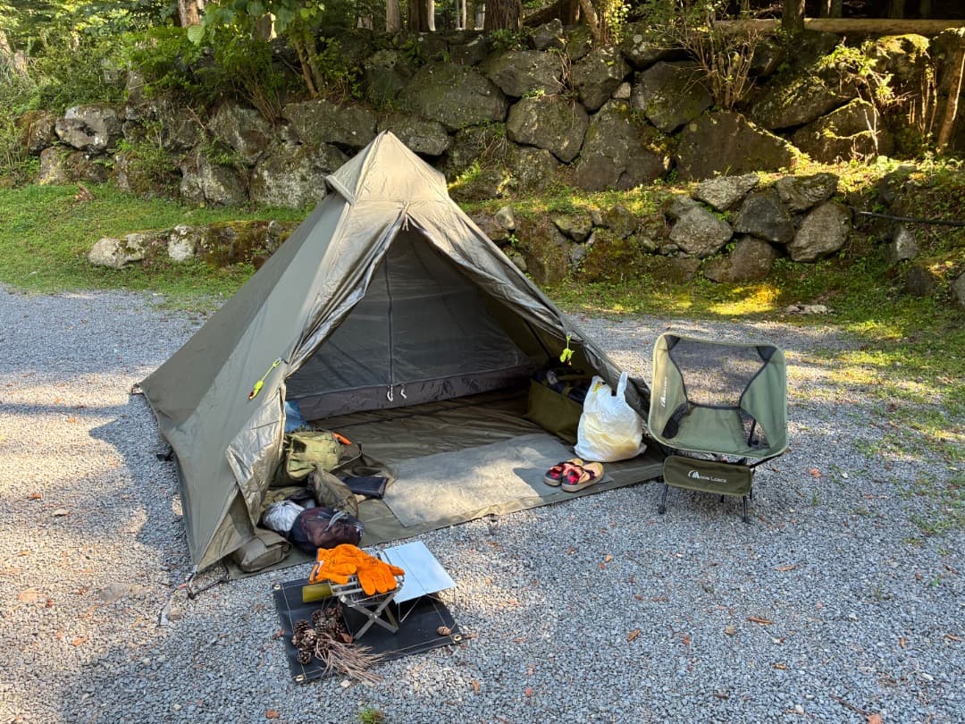 【最終値下げ！お得な4点セット】ソロ ティピー、二股ポール、Gシート、タープ