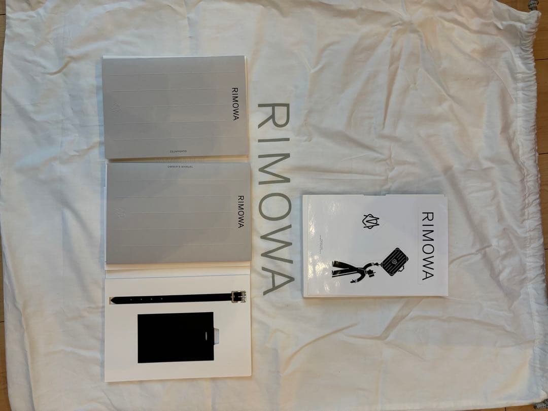 RIMOWA 赤 ハードキャリーケース 31ℓ機内持ち込みサイズ