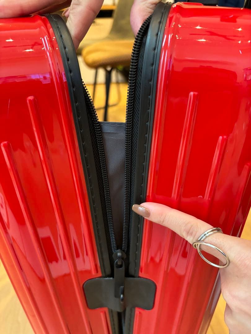 RIMOWA 赤 ハードキャリーケース 31ℓ機内持ち込みサイズ