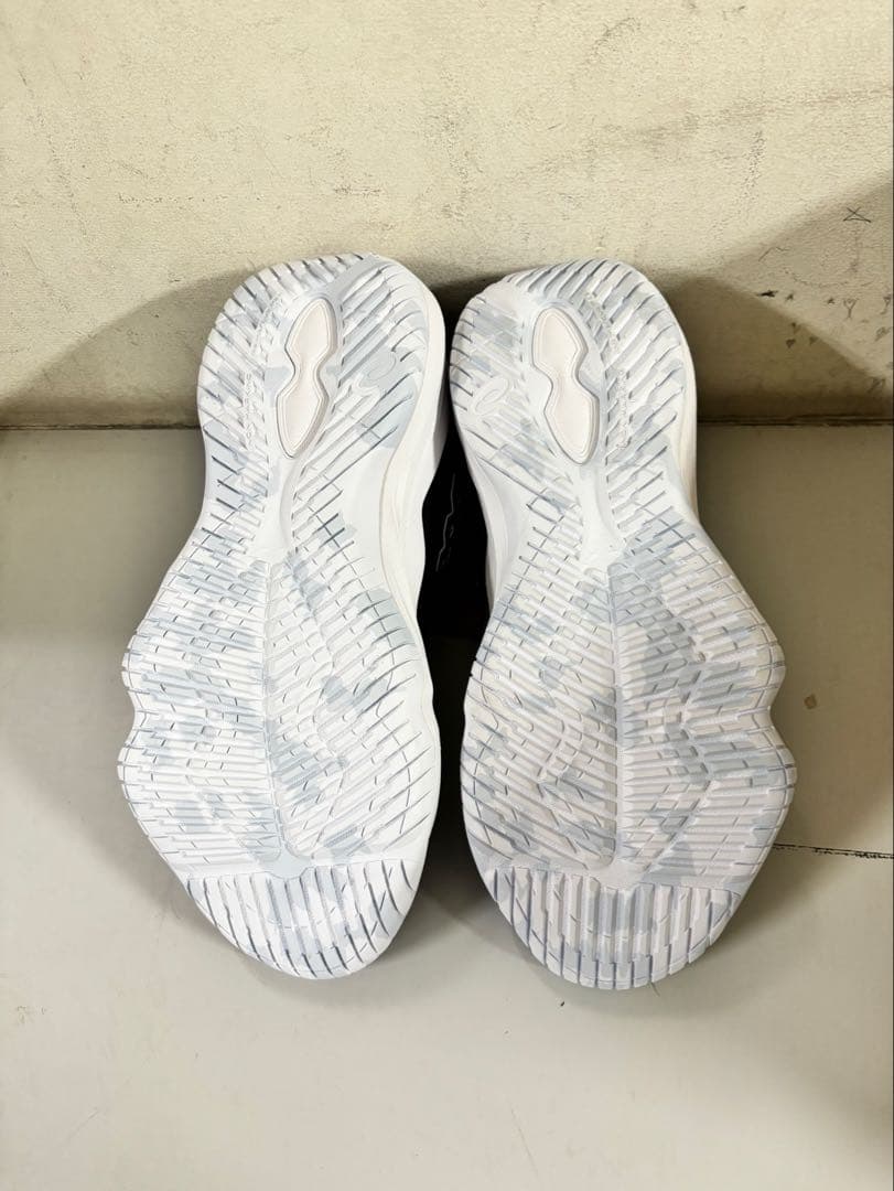 【お年玉価格】NOVA SURGE LOW 001カラー 27.0㎝