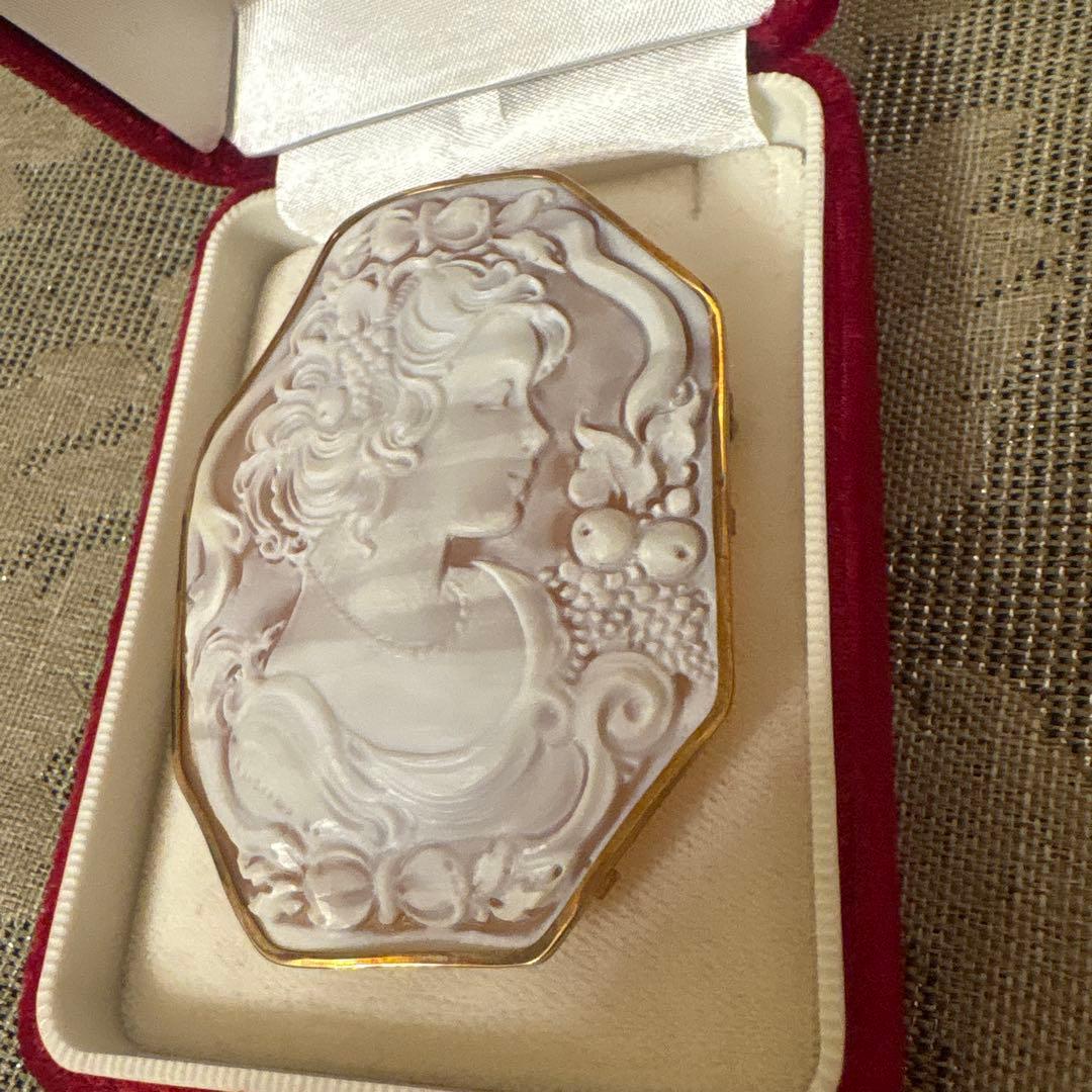 クリスピーノ作　イタリア　シェルカメオブローチ　18k