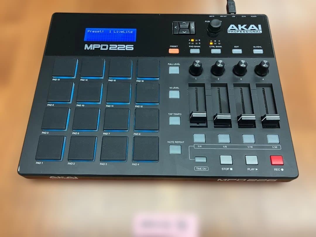 AKAI MPD226 ②