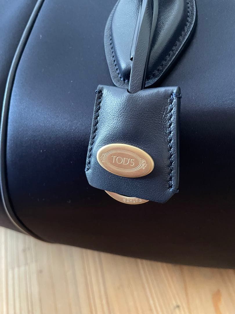 マメクロゴウチ・Tod's コラボ♪ ボストンバッグ ポーチ付き - メルカリ