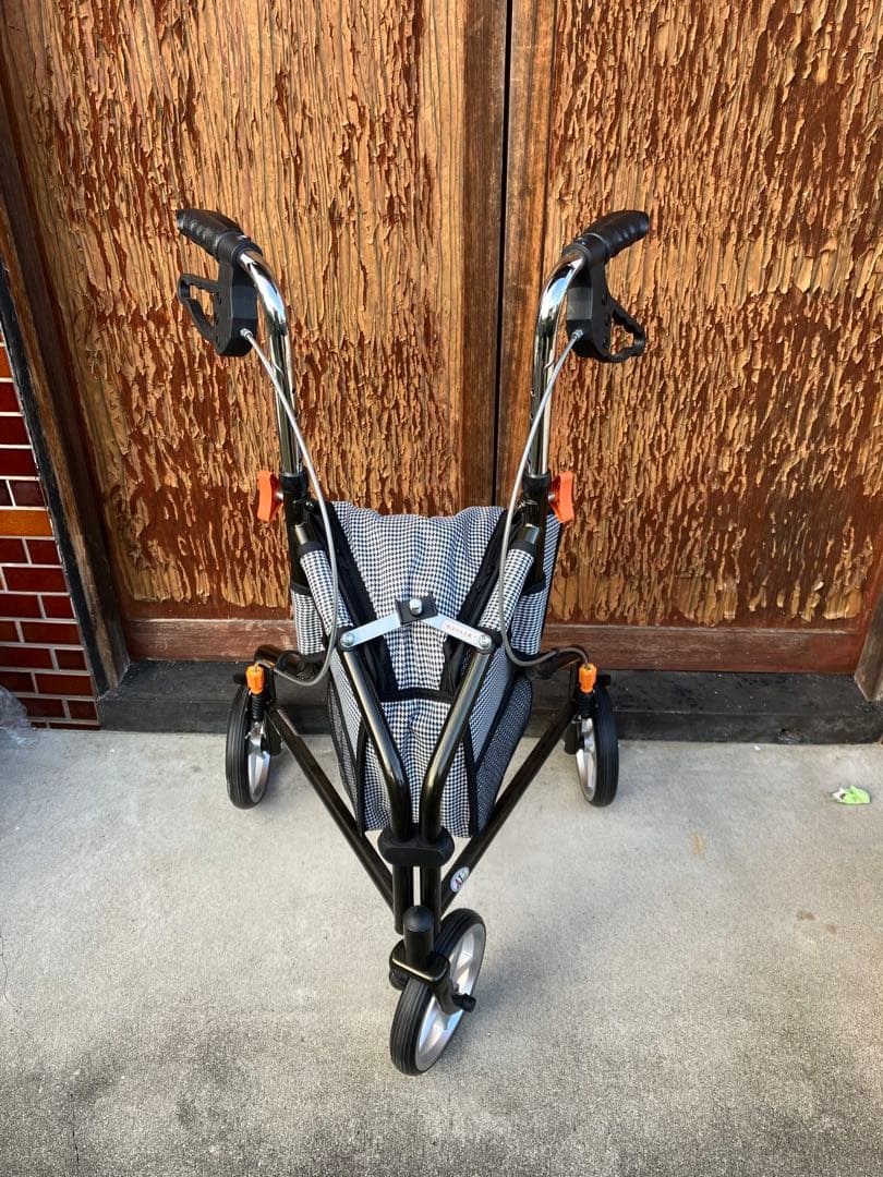 三輪歩行車　トライウォーカー　カゴ無しTR-62BK