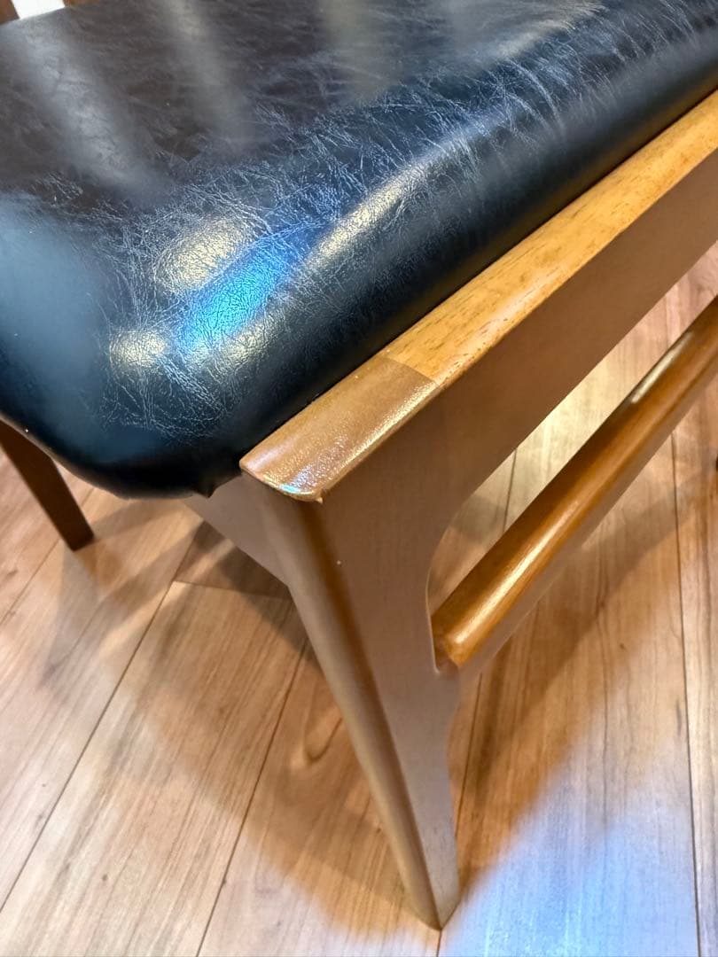 カリモク60アームレスダイニングチェアブラック