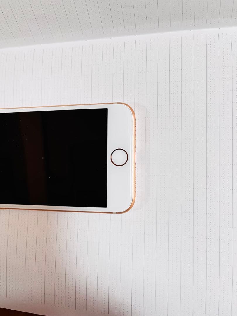 Apple iPhone 8 ゴールド　美品　バッテリー100%