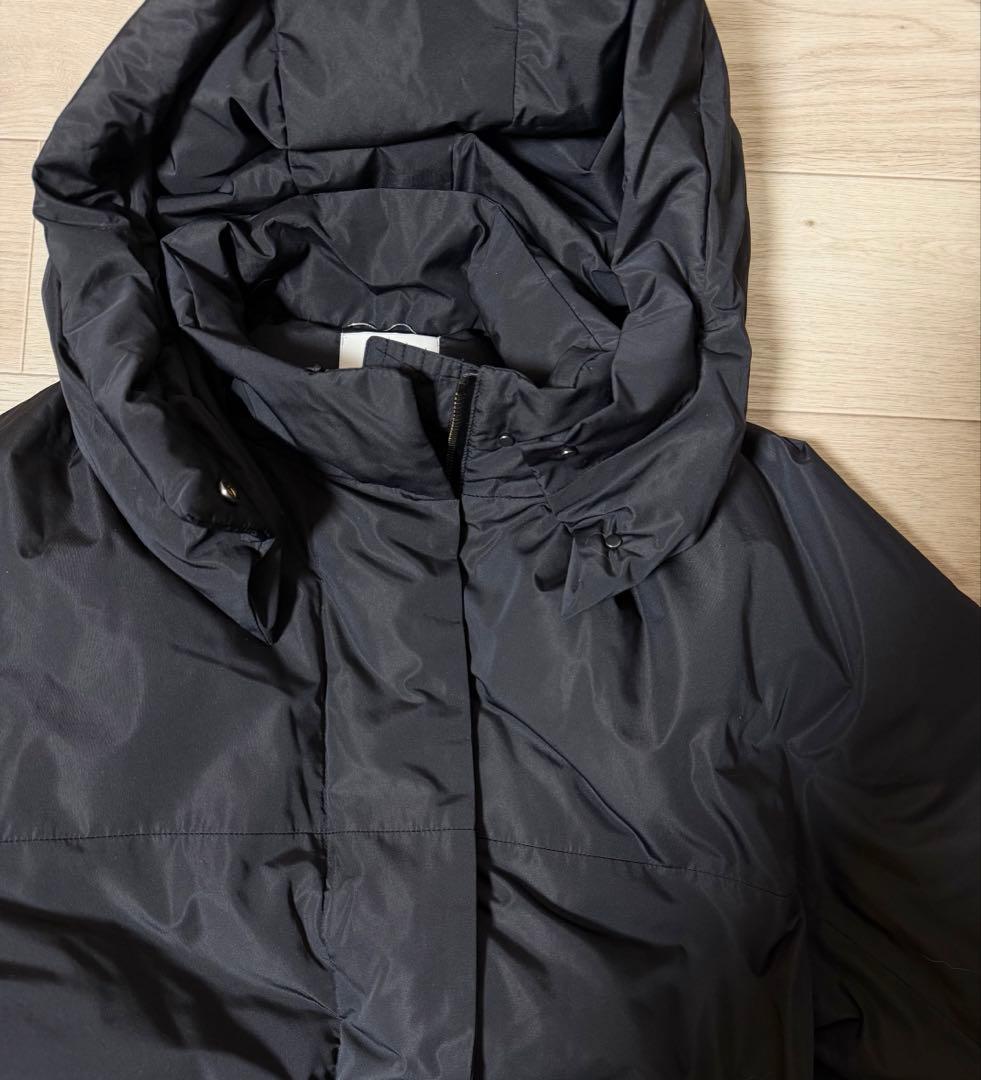 ebure フォルムダウン フード コート ネイビー 121,000