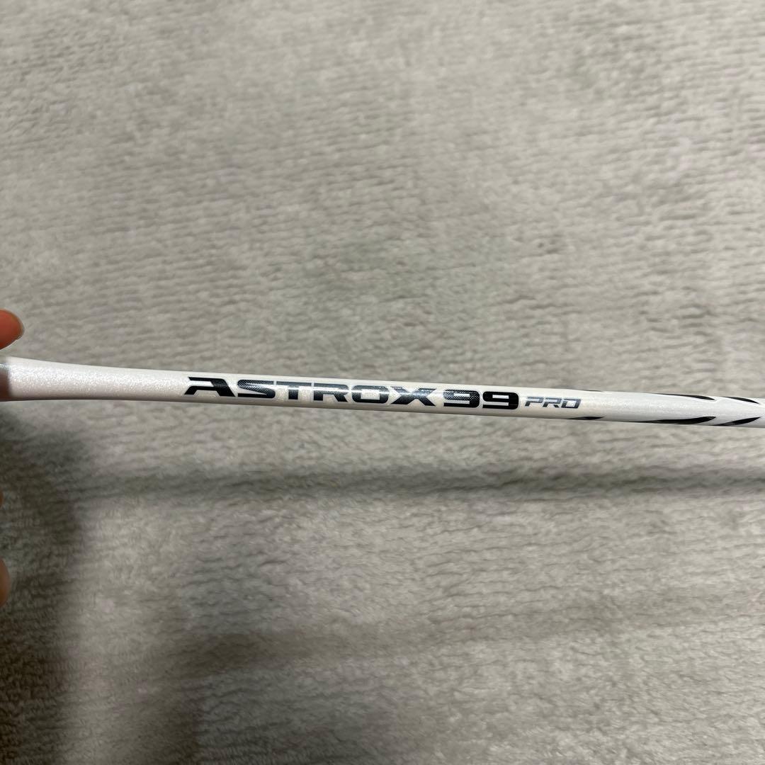 折れてるバドミントンラケット YONEX ASTROX99PRO