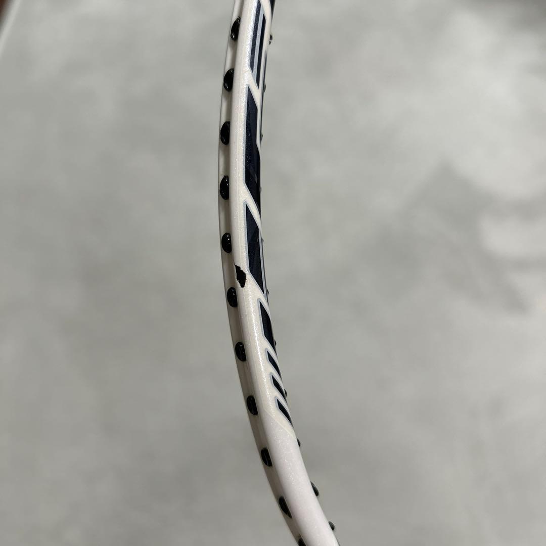 折れてるバドミントンラケット YONEX ASTROX99PRO