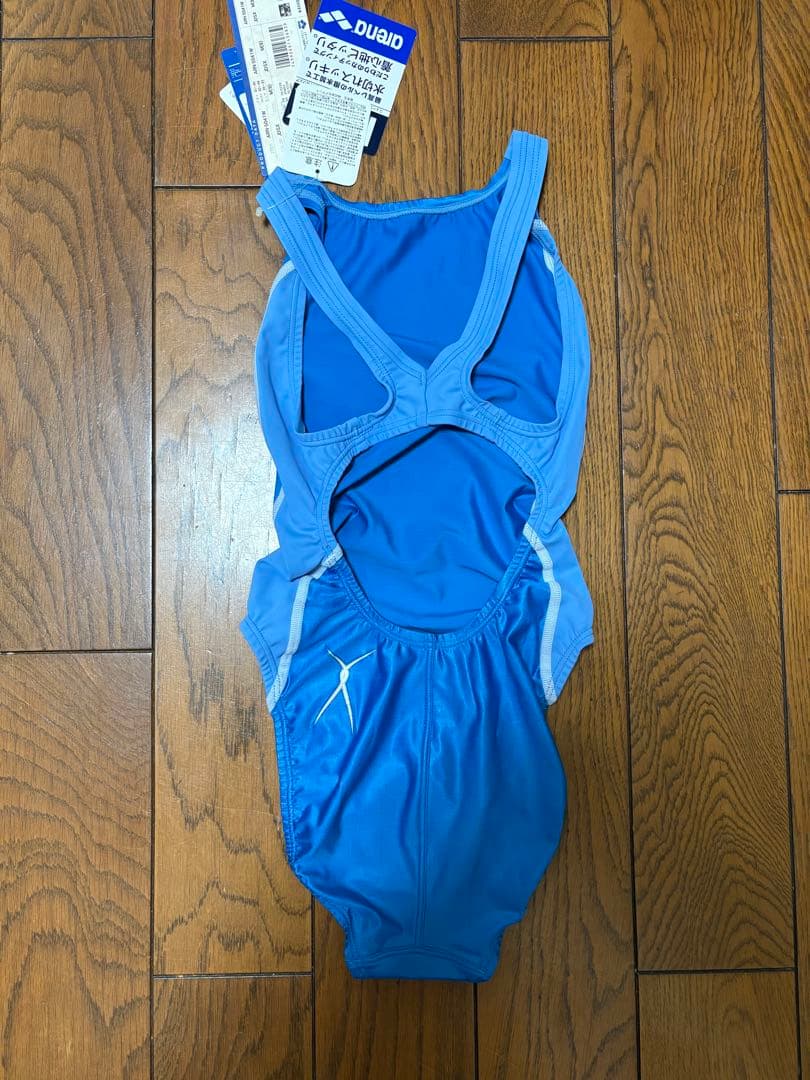 新品　アリーナ　競泳水着　Mサイズ　NUX 光沢