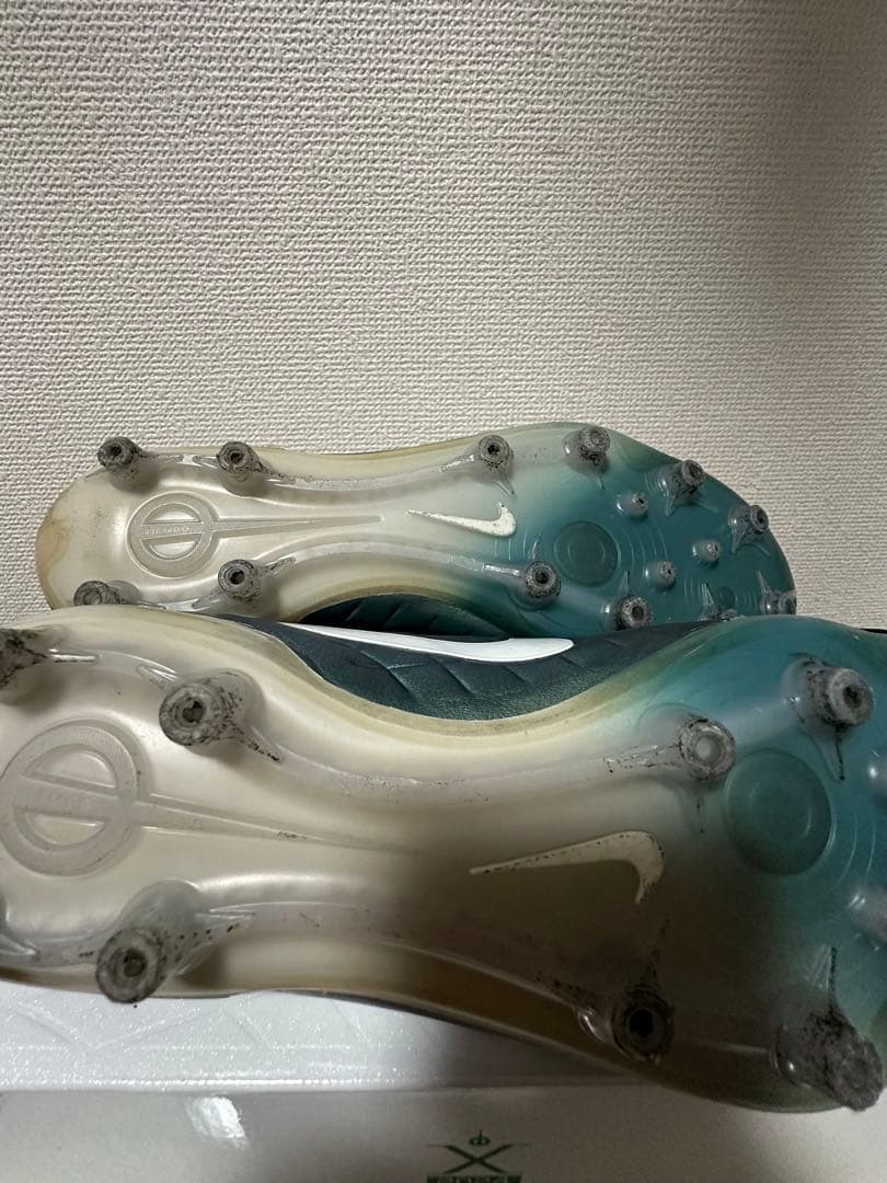 Nike Tiempo メタリックグリーン シューズ