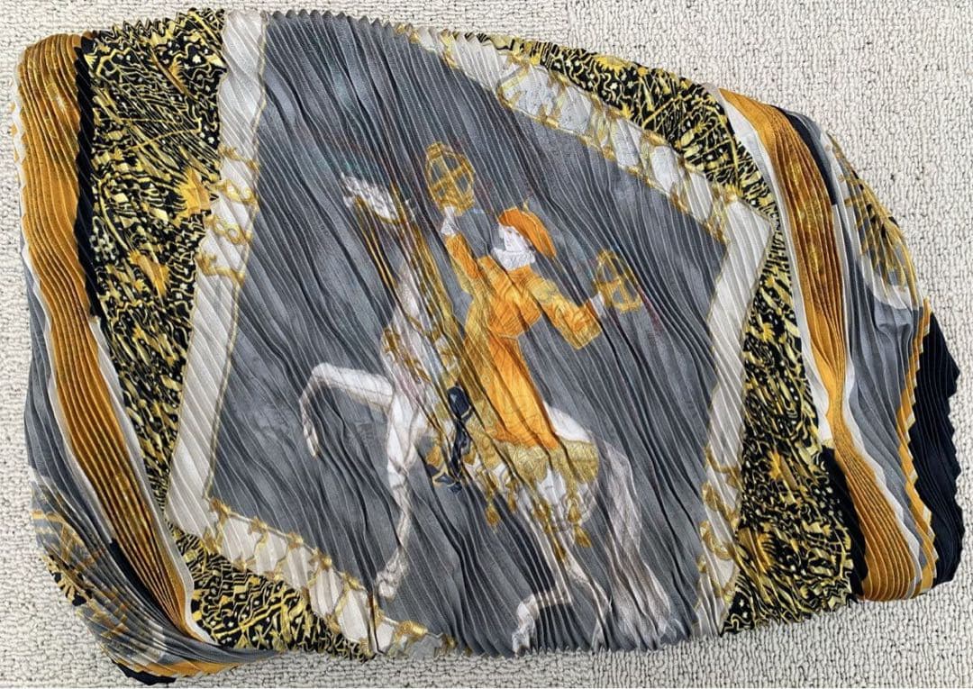 エルメス　シルク プリーツスカーフ 馬と騎士