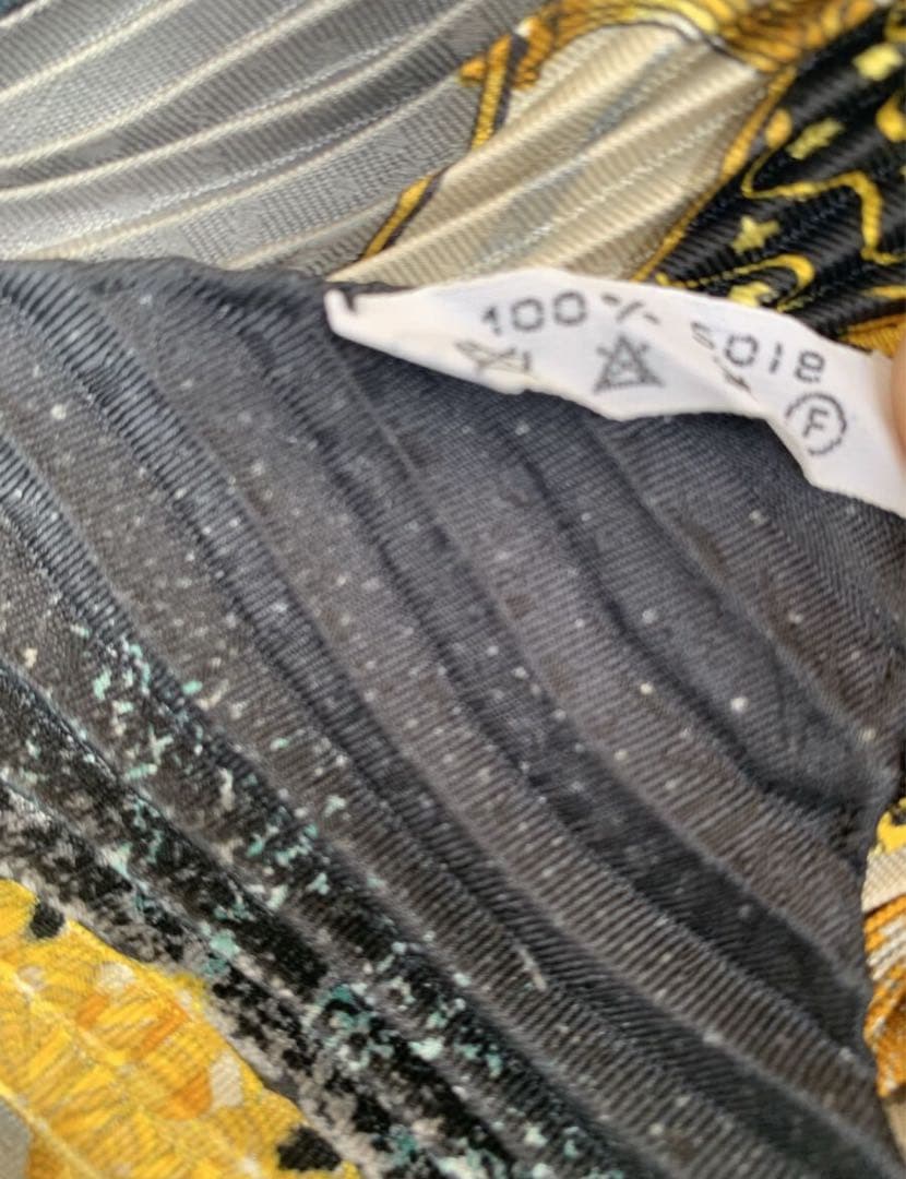 エルメス　シルク プリーツスカーフ 馬と騎士