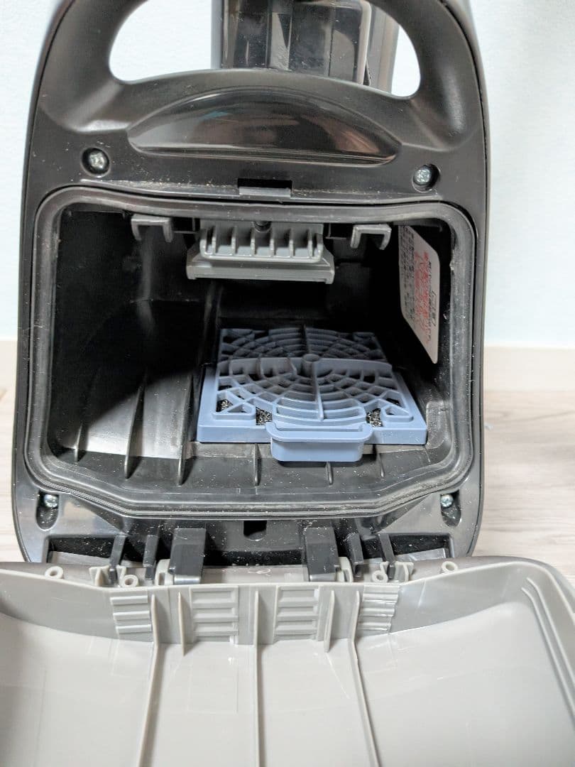 ​【2024年製】東芝 紙パック式掃除機 VC-PM7A 軽量コンパクト