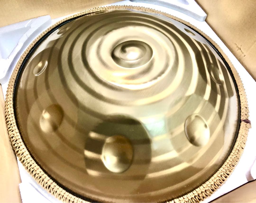 ハンドパン　56センチ10音A＝432Hz美しいゴールドの渦巻き模様　Dマイナー