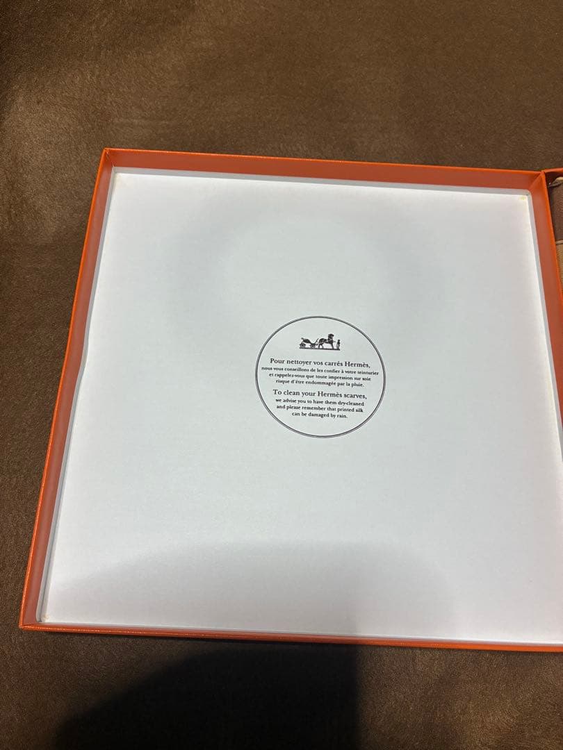 エルメス カレ90 オムニバスと白い貴婦人のゲーム