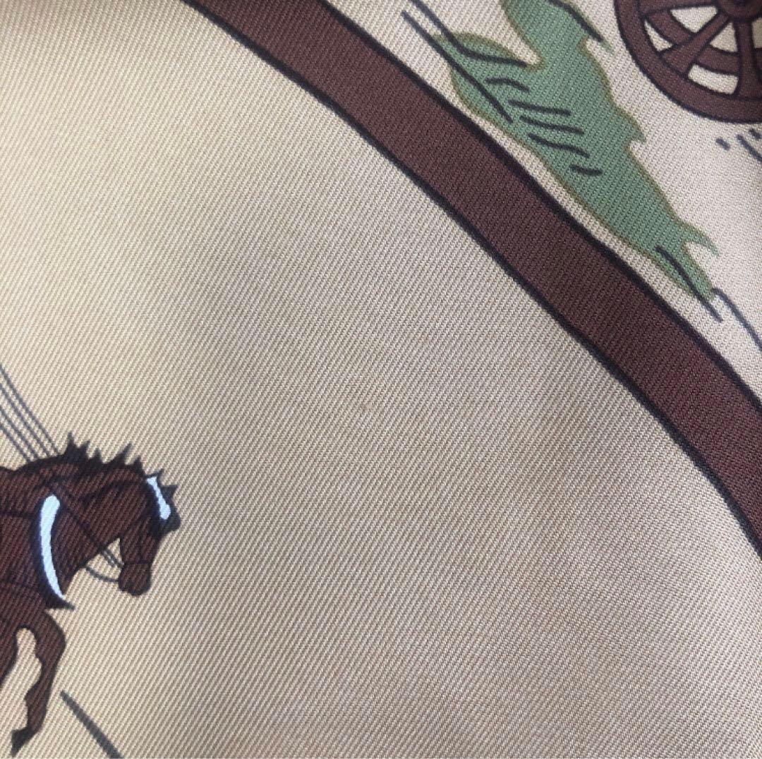 エルメス カレ90 オムニバスと白い貴婦人のゲーム