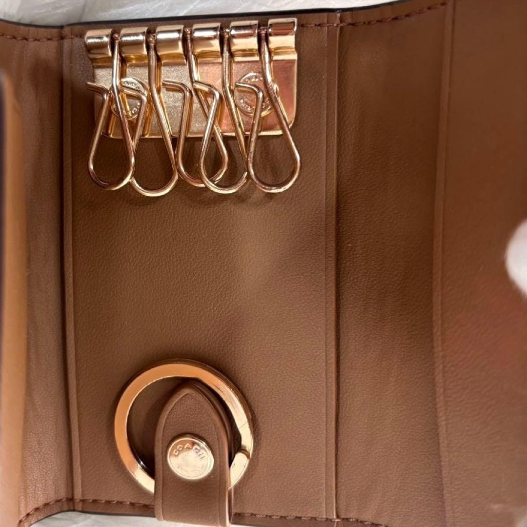 新品✨ コーチ ゴールド金具 ロゴ PVC 花柄 5連 キーケース 箱付