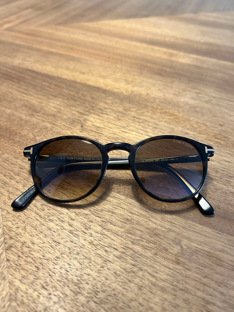 トムフォードサングラス　Andrea-02モデルTF539 カラー52F