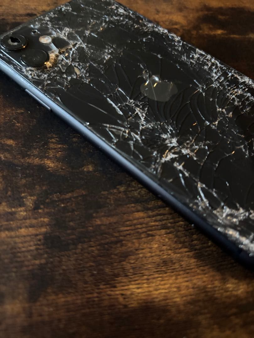 iPhone 11 ブラック 64GB 背面割れ | 激安通販のイーサプライ