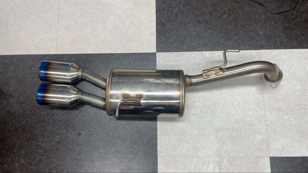 【たん】ヤリスクロス　2WD ガナドール　 マフラー