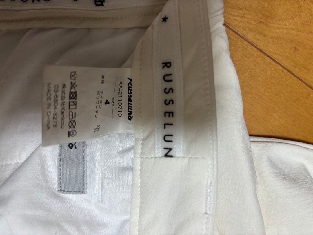 Russeluno ホワイトパンツ プリント入り