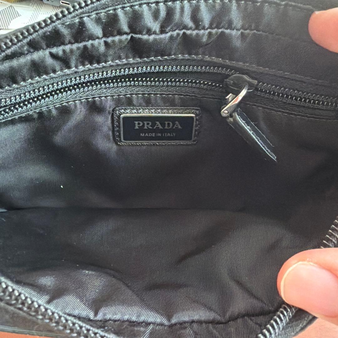 PRADA ブラック ナイロン ボディバッグ