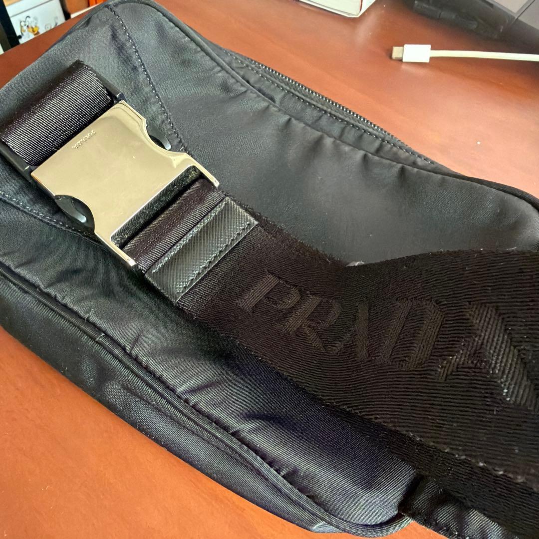 PRADA ブラック ナイロン ボディバッグ