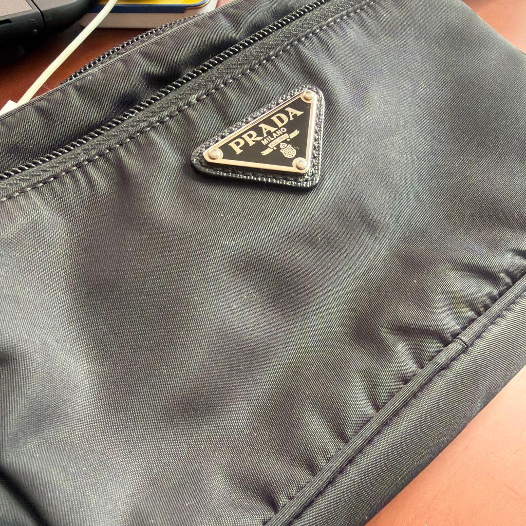 PRADA ブラック ナイロン ボディバッグ