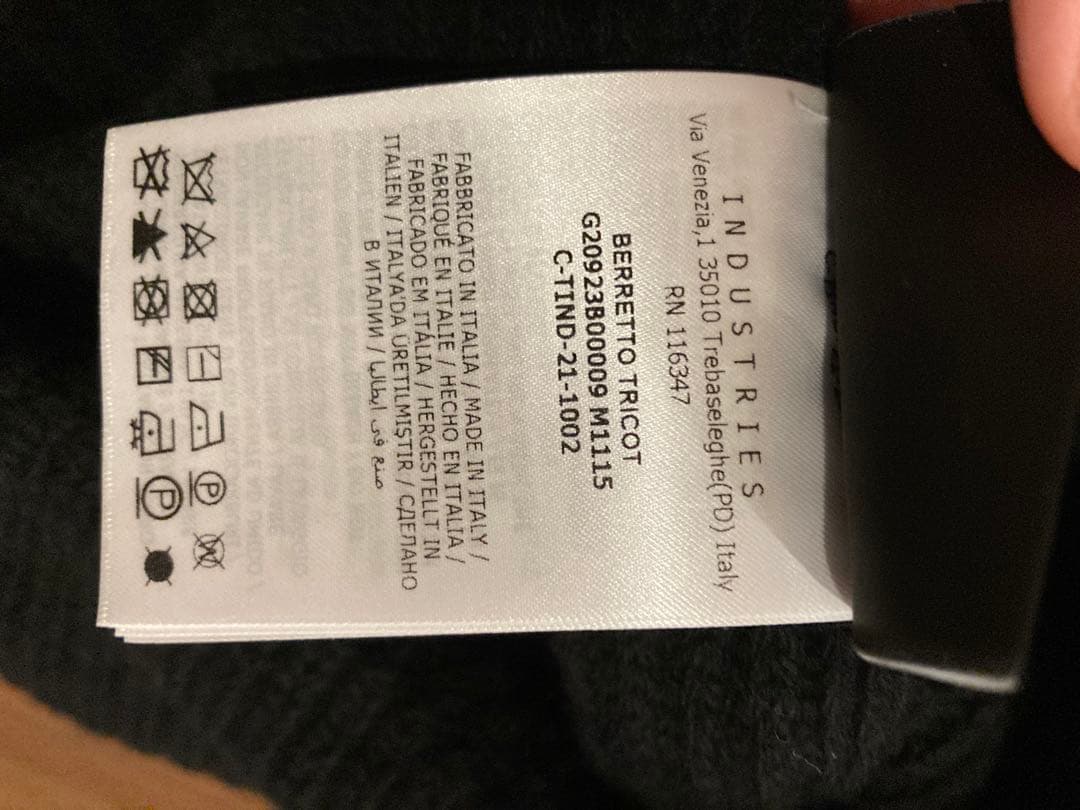 MONCLER ブラックニットキャップ