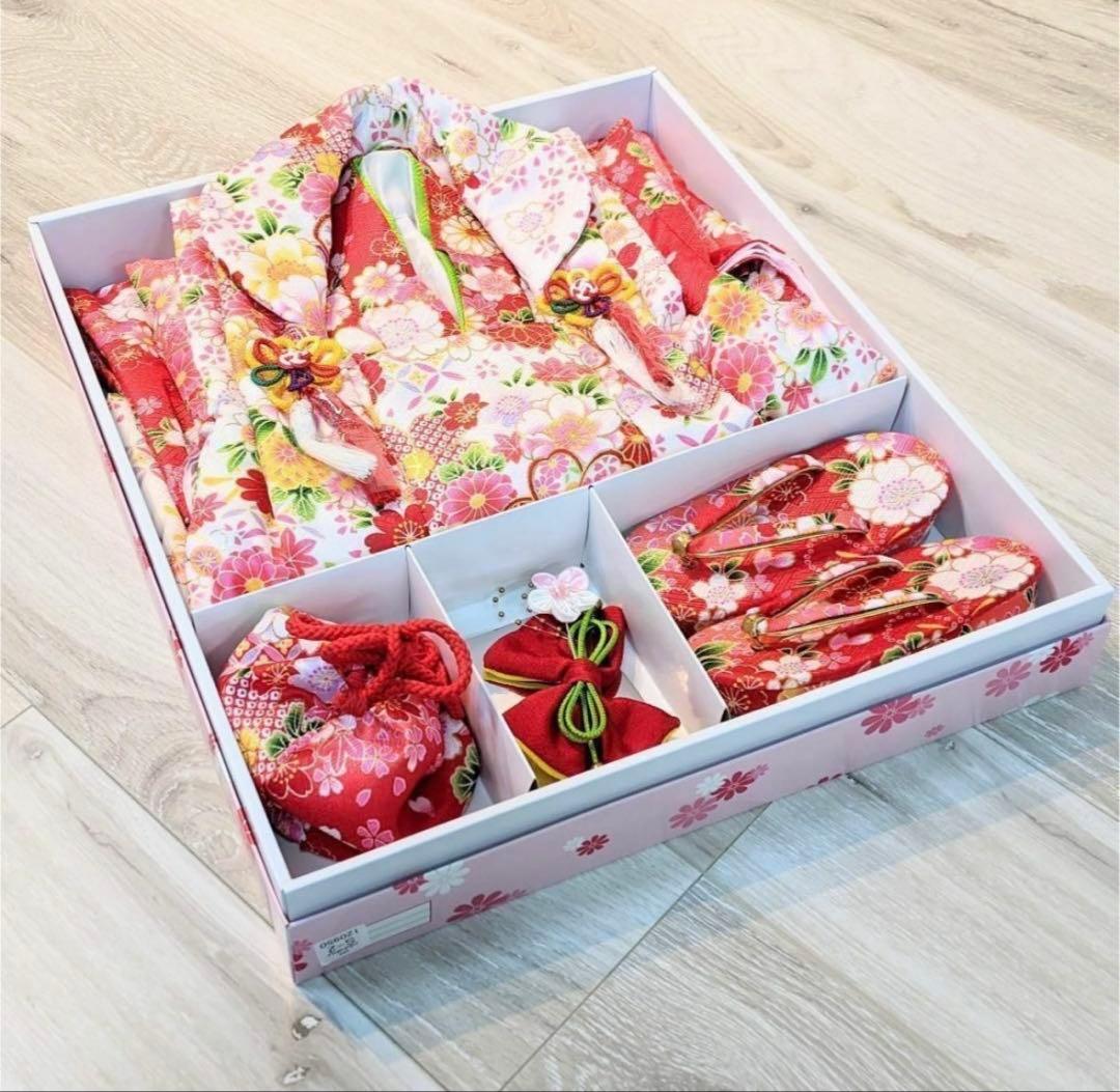 値下げしました新品✨七五三 3歳赤・ピンク花柄 被布着