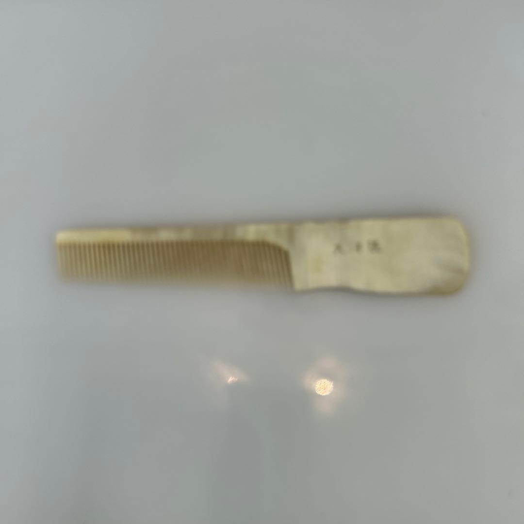 ショップ 牛角製クリーム色平面コーム