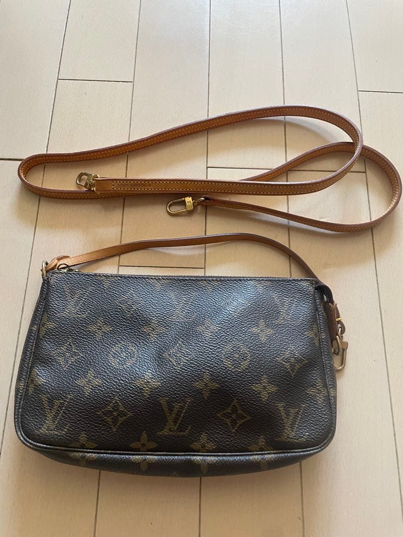 ルイヴィトン アクセソワール　アクセサリーポーチ　ストラップ