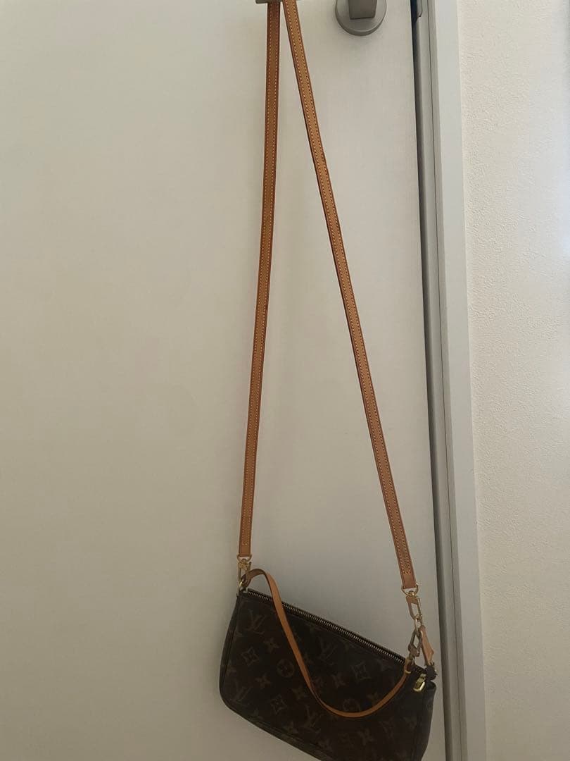 ルイヴィトン アクセソワール　アクセサリーポーチ　ストラップ